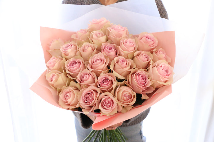 25本のピンク色のバラの花束-あなたの幸せを祈っています