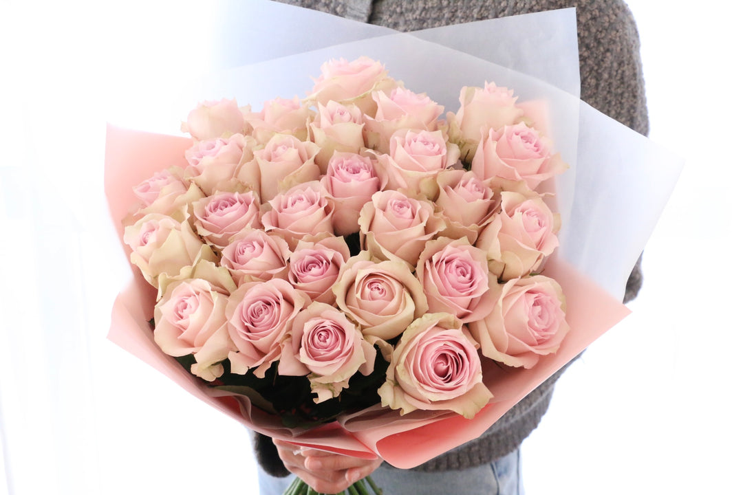 27本のピンク色のバラの花束-深い愛