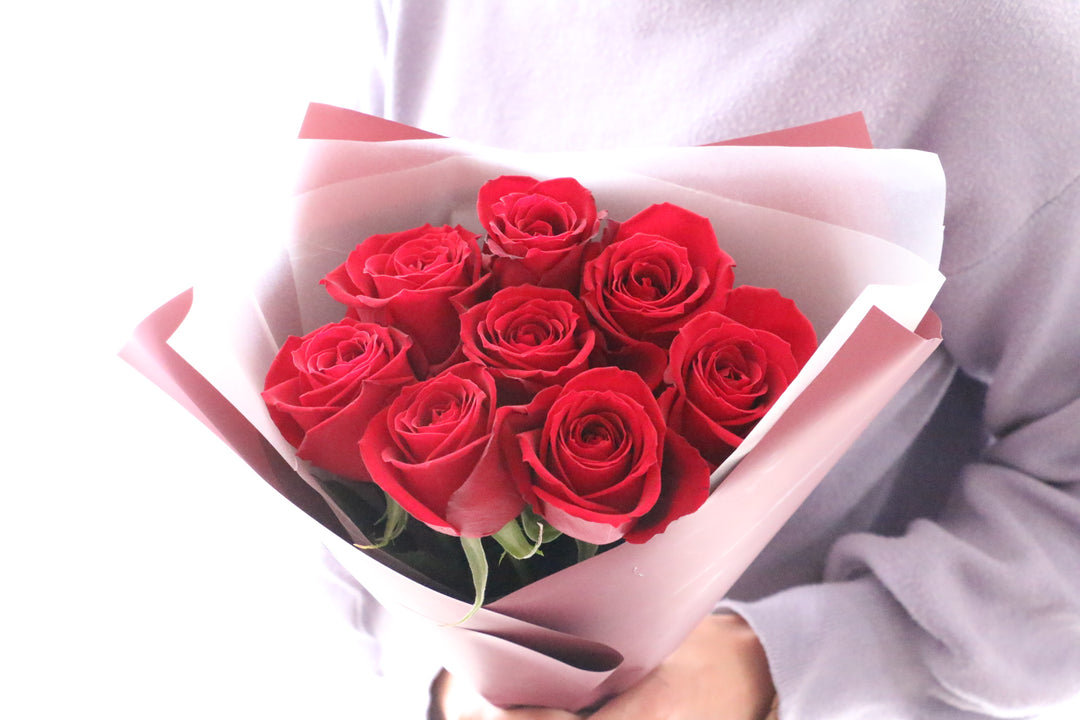 8本の赤いバラの花束-あなたの思いやりに感謝します