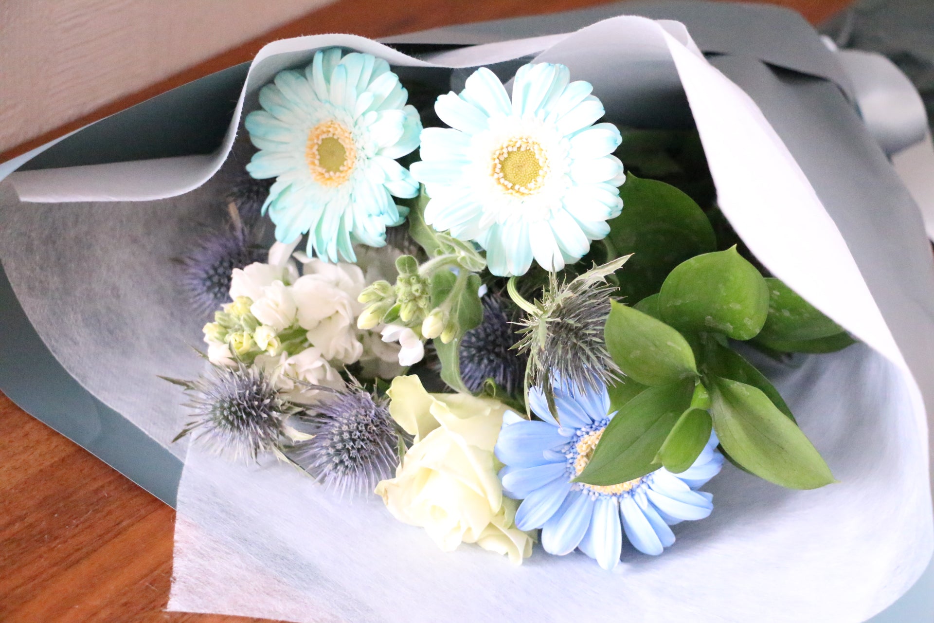 水色・青・白の花束 3,000円 – 花・花束の通販サイト｜HanaTaku