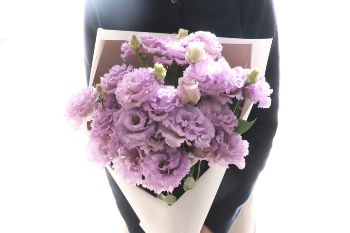 紫色のトルコキキョウの花束（8本）