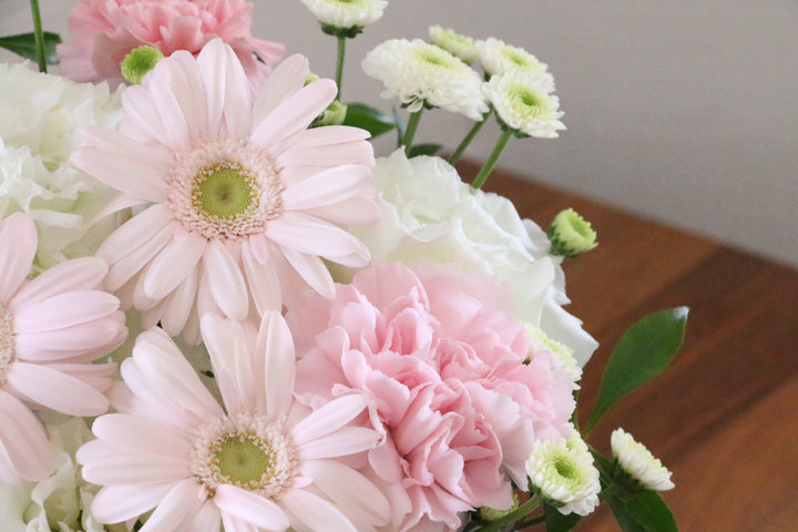【供花】白色・ピンク色のお供えアレンジメント 6,000円