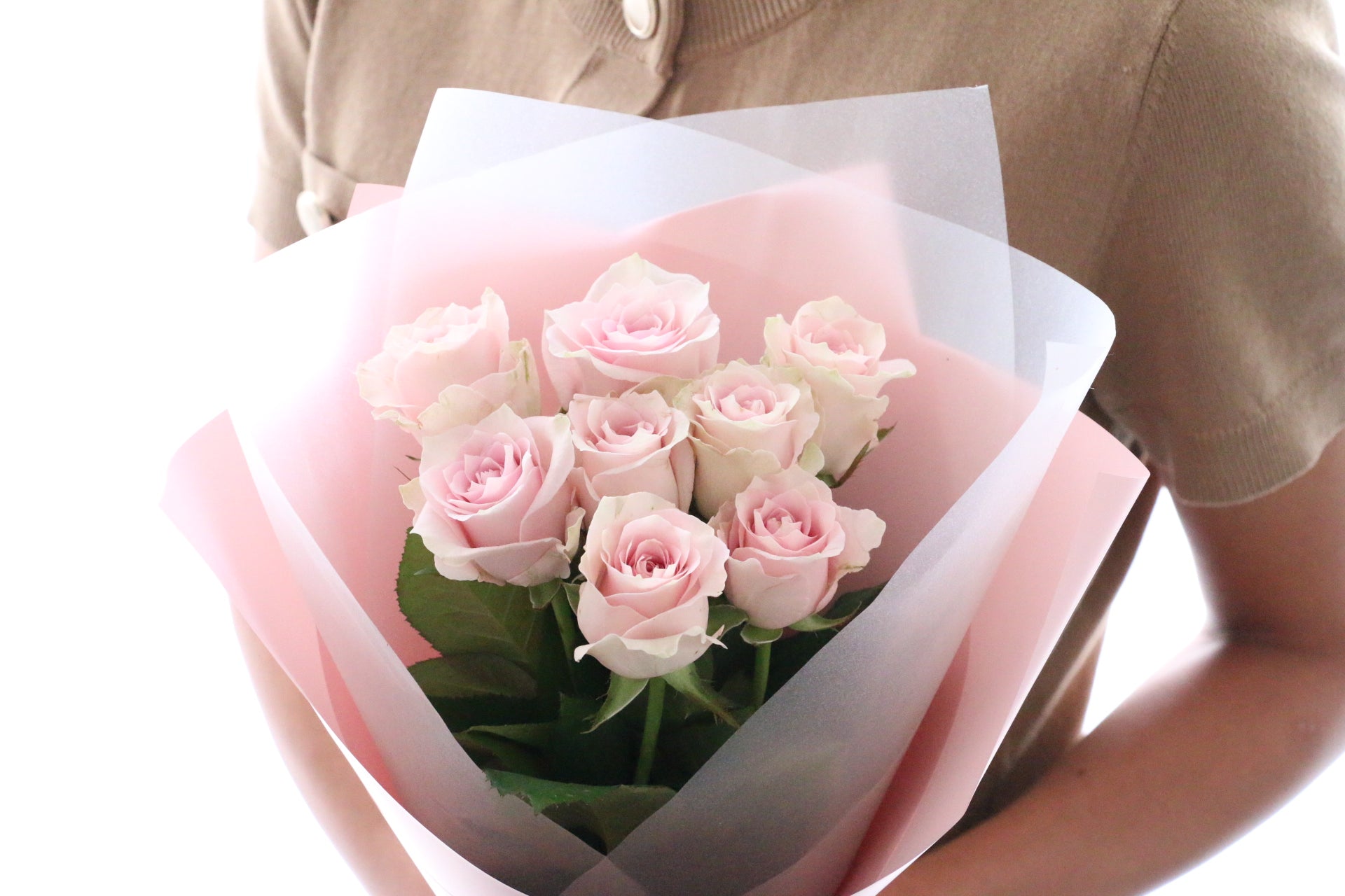 8本のピンク色のバラの花束-あなたの思いやりに感謝します – 花・花束