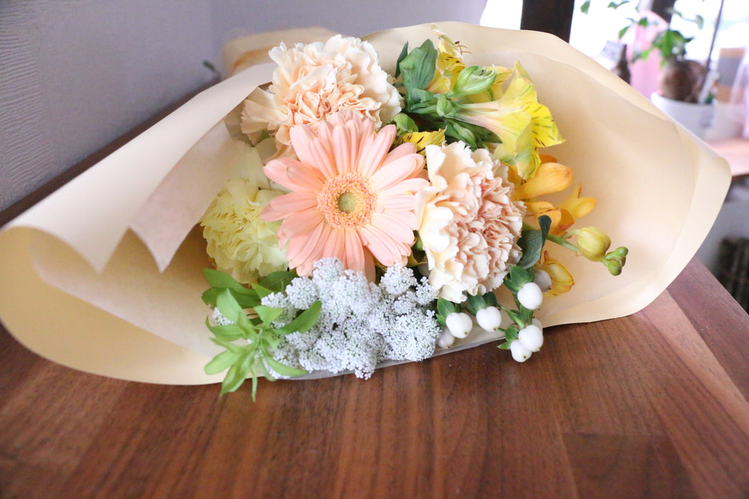 黄色・オレンジの花束　3,000円サイズ