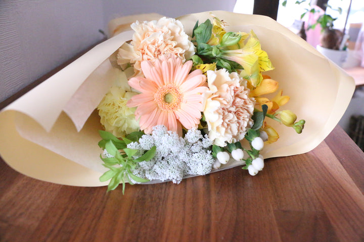 黄色・オレンジの花束　3,000円サイズ