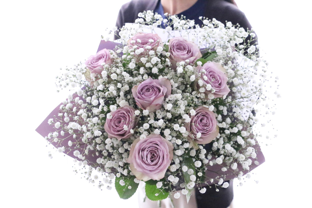 紫色のバラ（8本）とカスミソウ（3本）の花束 7,000円