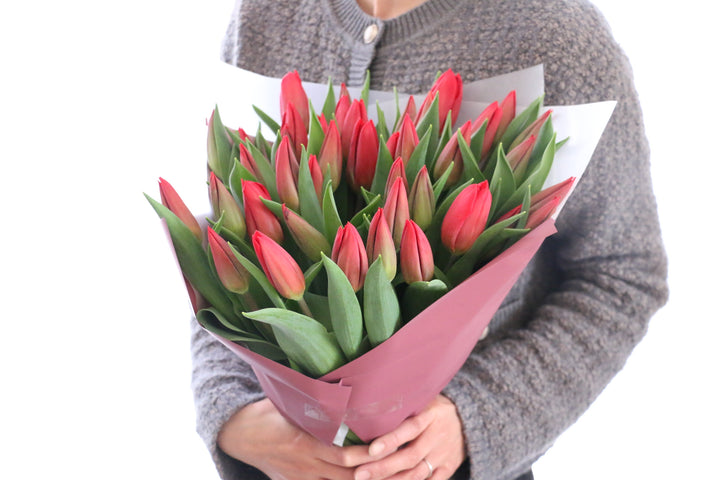 赤いチューリップの花束（40本）