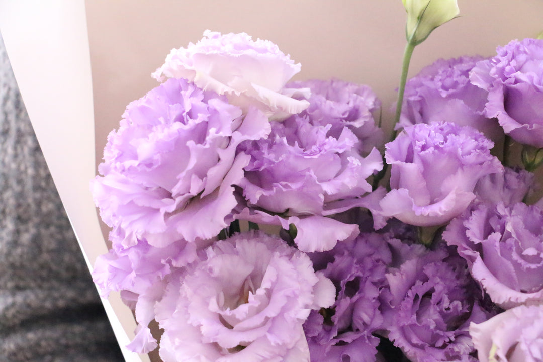 紫色のトルコキキョウの花束（5本）