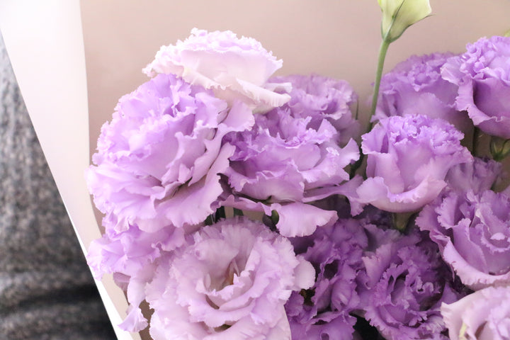 紫色のトルコキキョウの花束（5本）