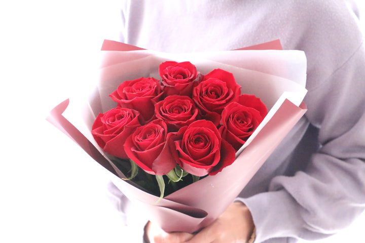 8本の赤いバラの花束-あなたの思いやりに感謝します