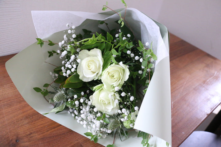 白・グリーンの花束 5,000円