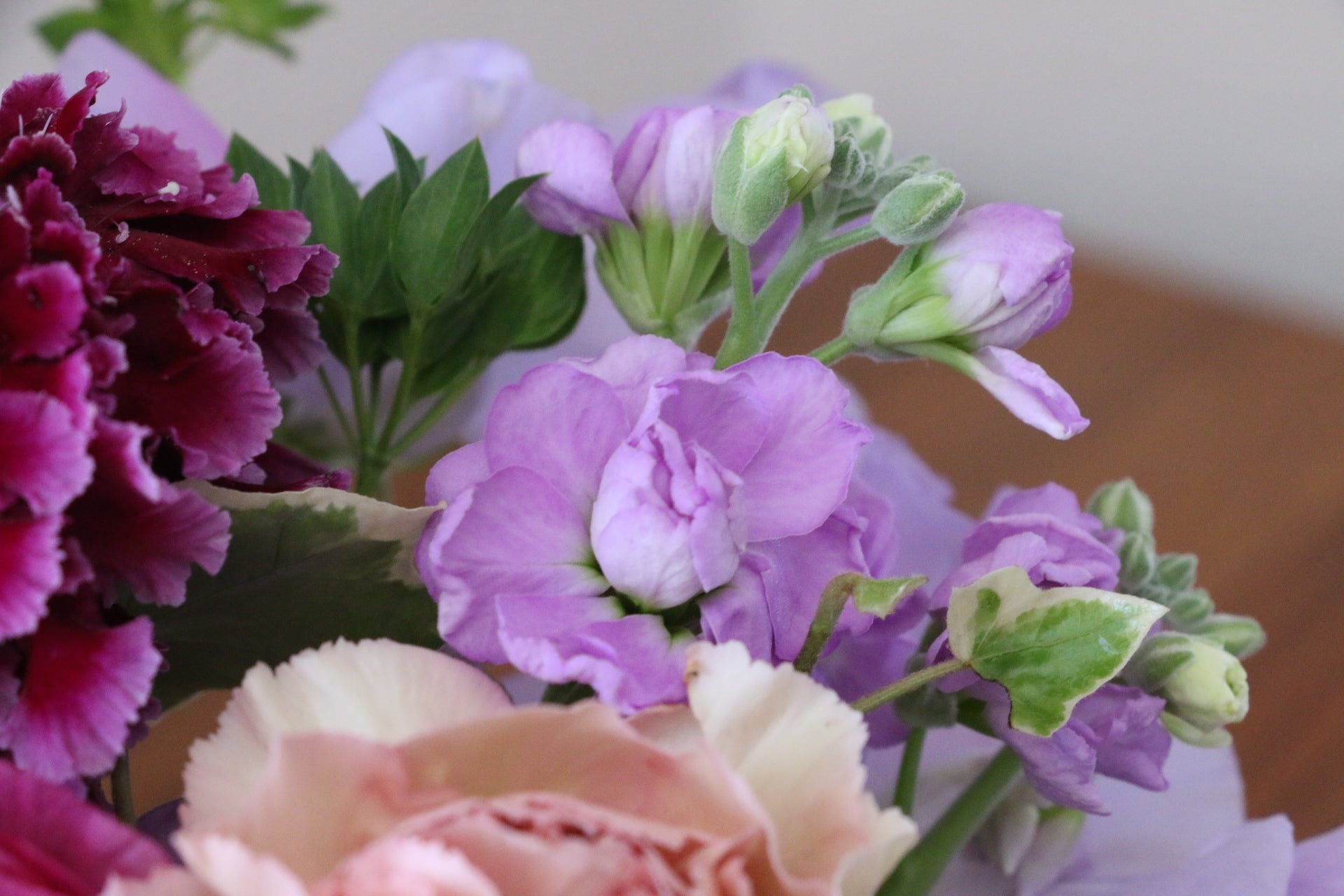 紫・ピンクのアレンジメント 3,000円 – 花・花束の通販サイト