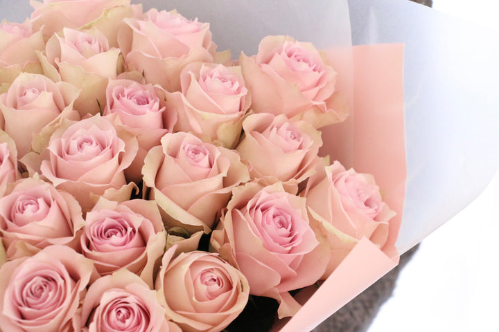 24本のピンク色のバラの花束-1日中あなたを思っています