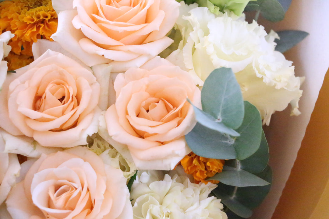 オレンジ色バラ入りの花束 Mサイズ 8,000円