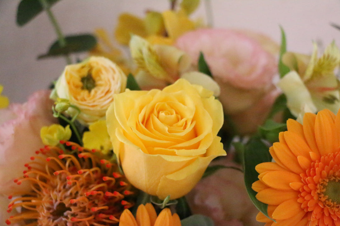 黄色・オレンジ色のアレンジメント 15,000円