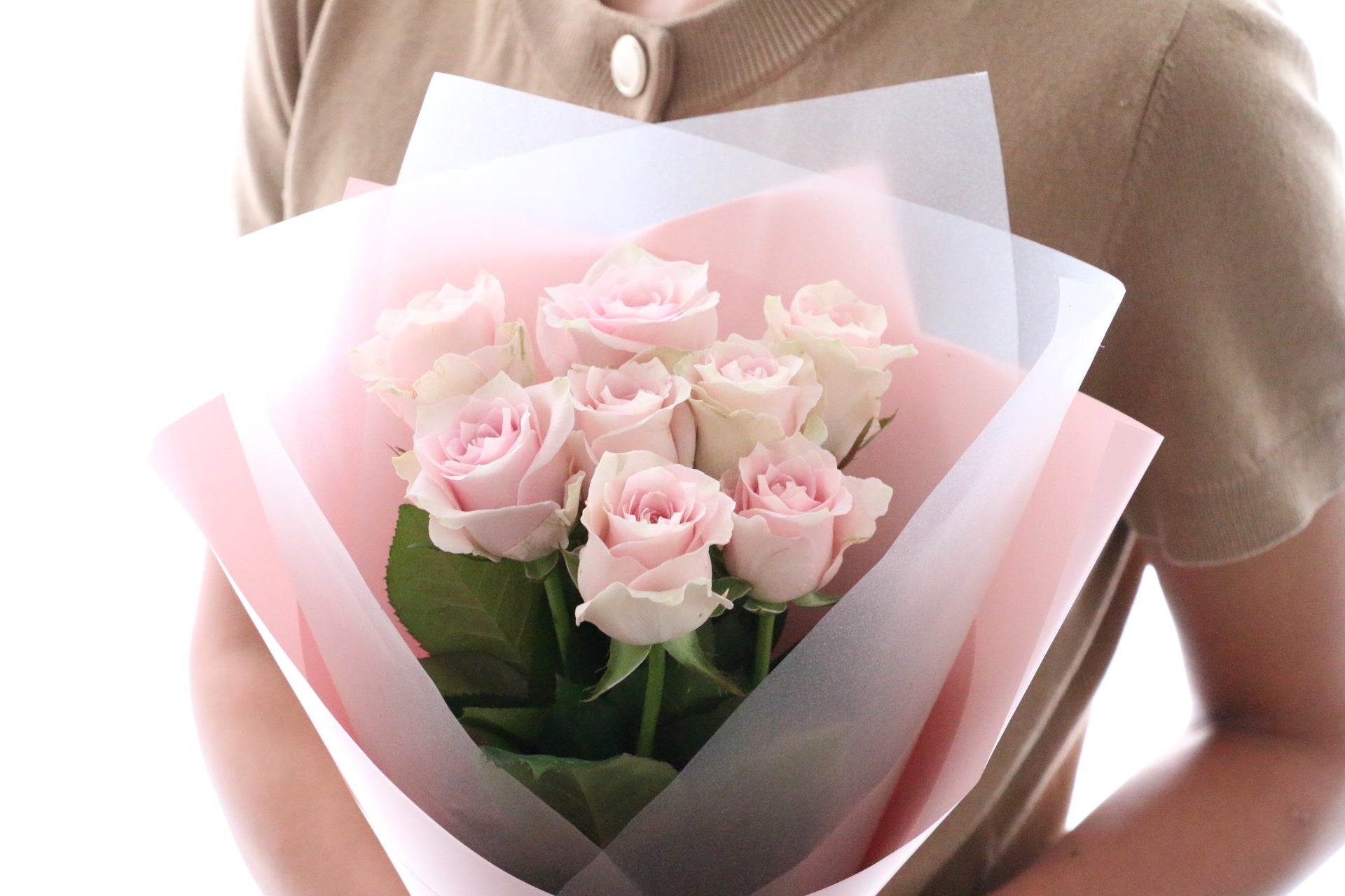 8本のピンク色のバラの花束-あなたの思いやりに感謝します – 花・花束