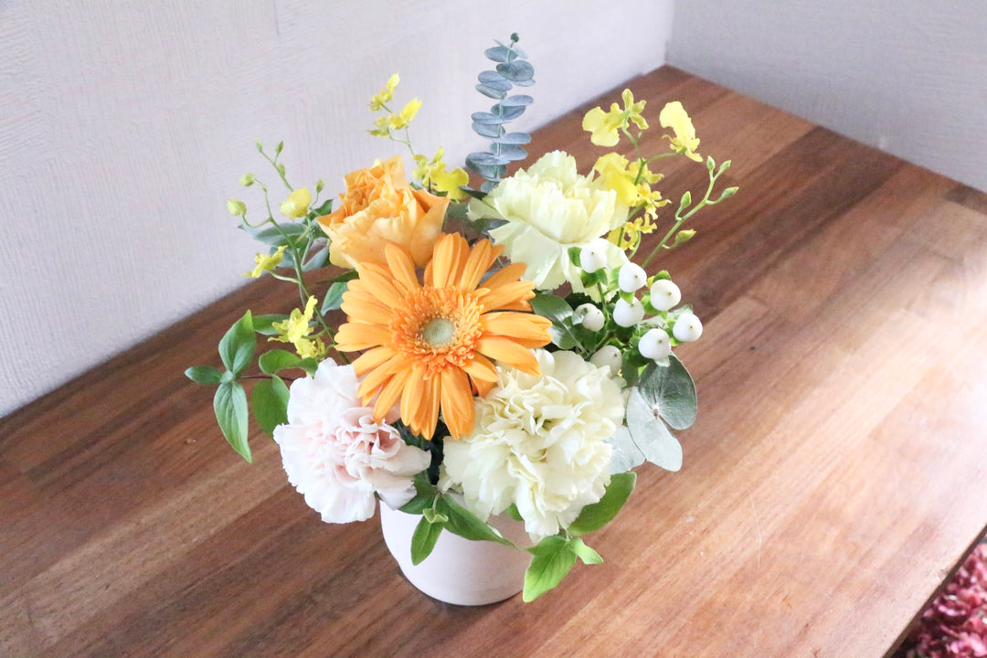黄色・オレンジ色のアレンジメント 3,000円