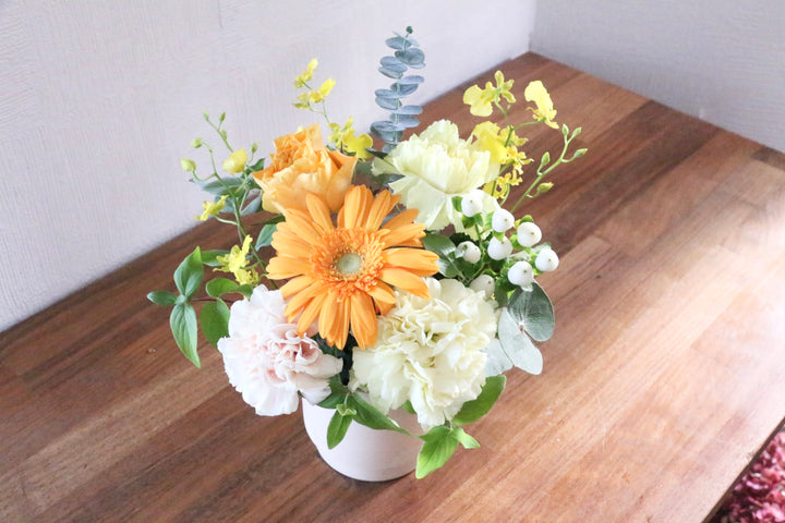 黄色・オレンジ色のアレンジメント 3,000円