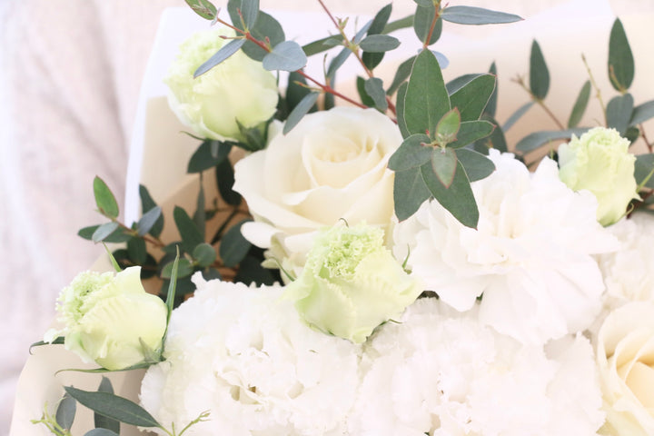 白・グリーンの花束 5,000円