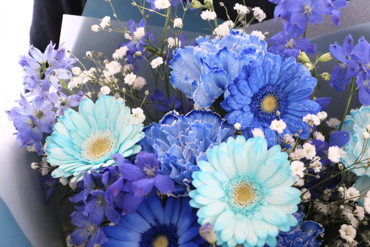 カスミソウ入り水色・青・白の花束 5,000円