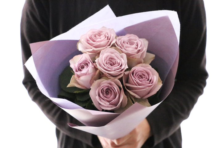 紫色のバラの花束（6本）-あなたに夢中です