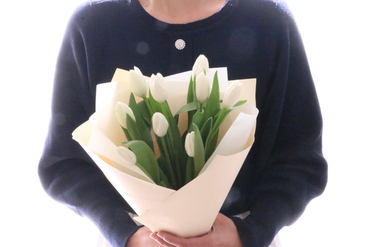 白のチューリップの花束（9本）