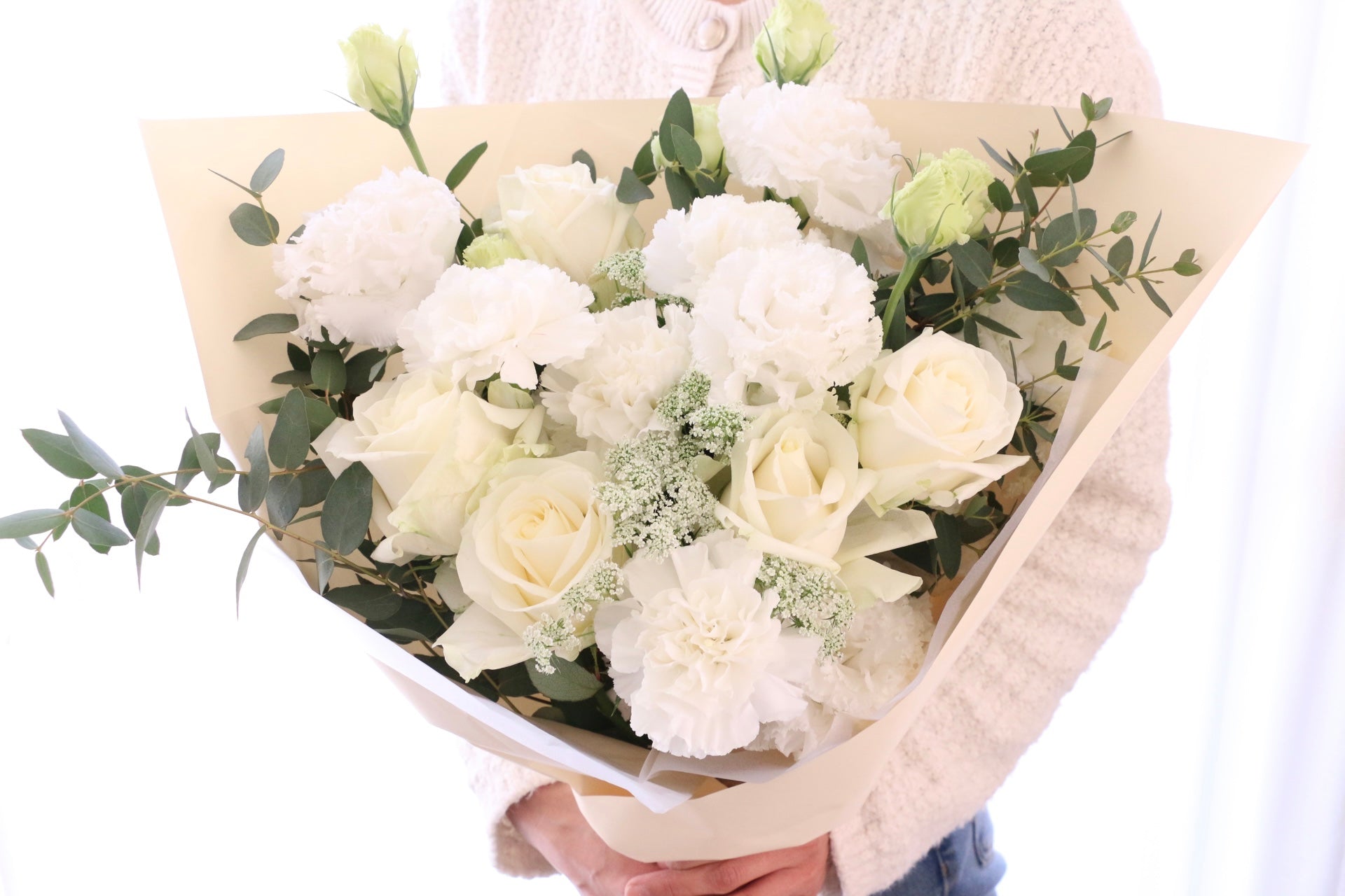 白・グリーンの花束 9,000円 – 花・花束の通販サイト｜HanaTaku