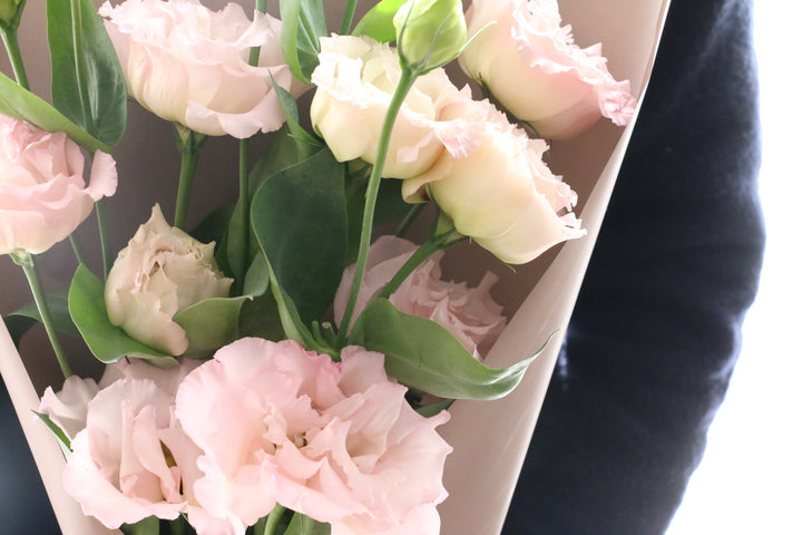 ピンク色のトルコキキョウの花束（3本）