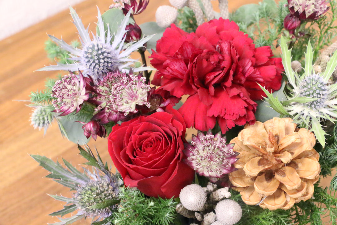 クリスマスの赤いバラ入りアレンジメント　Sサイズ　3,500円