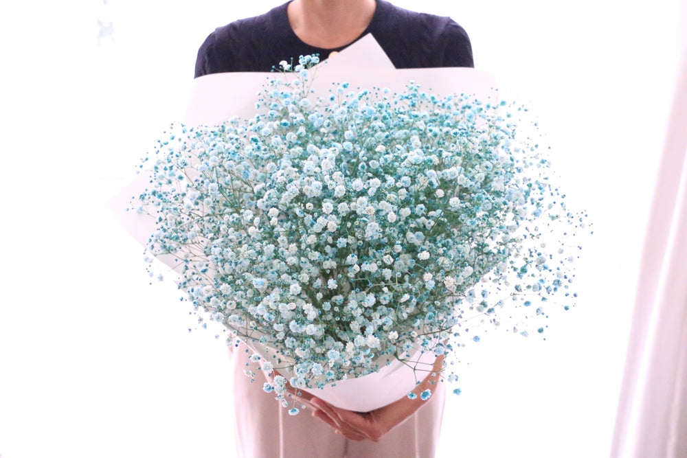 水色のカスミソウ（かすみ草）の花束 8,000円