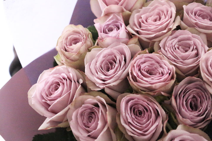紫色のバラの花束（20本）