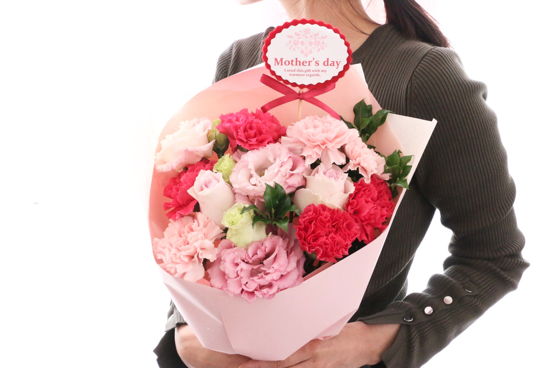 【母の日限定】カーネーション入り花束Mサイズ（ピンク）