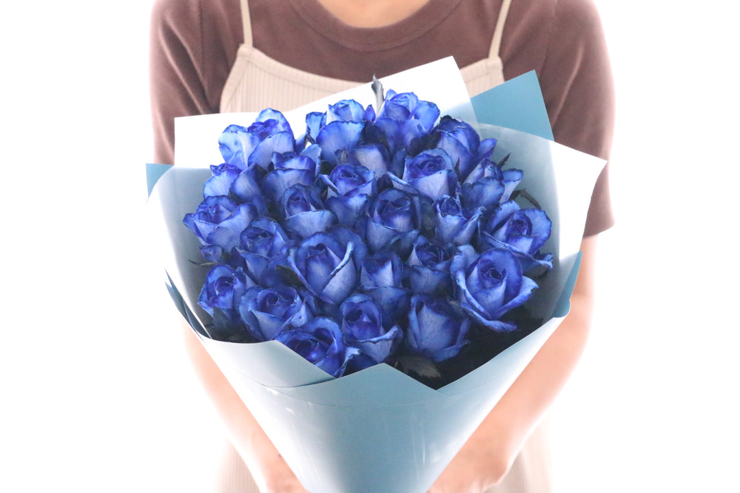 25本の青いバラの花束