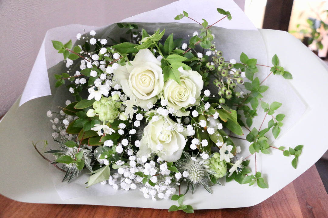 白・グリーンの花束 6,000円