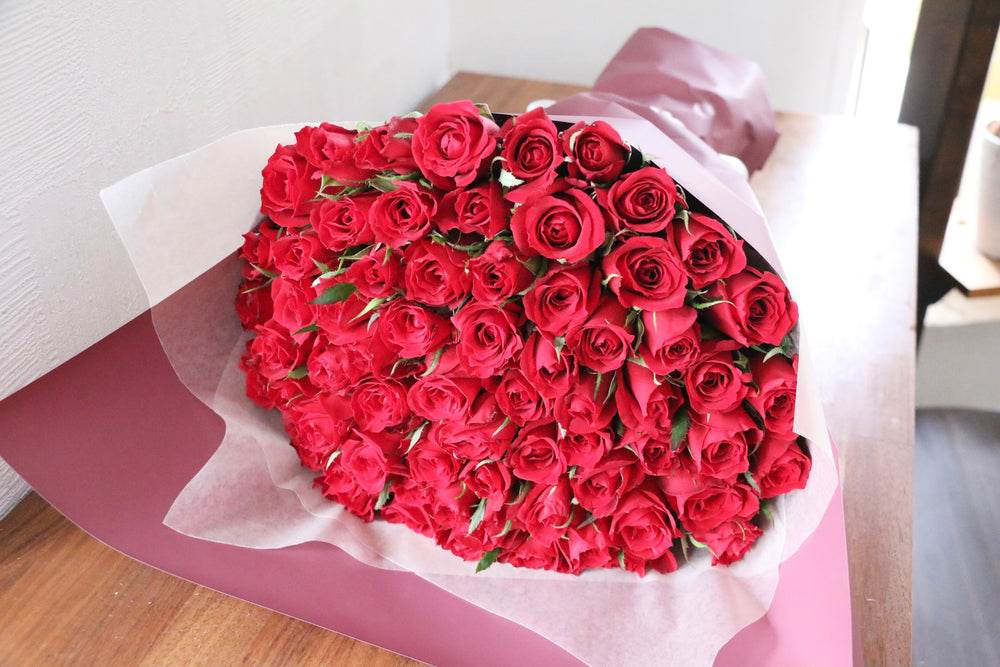 66本の赤いバラの花束