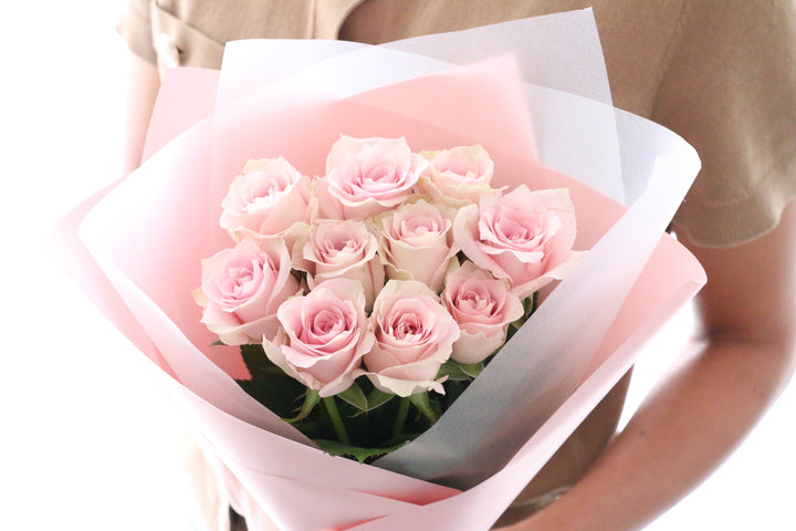 10本のピンク色バラの花束