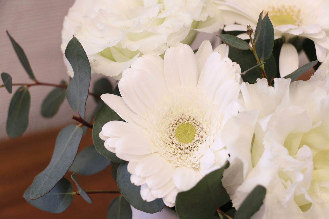 【供花】白色・グリーンのお供えアレンジメント 3,000円