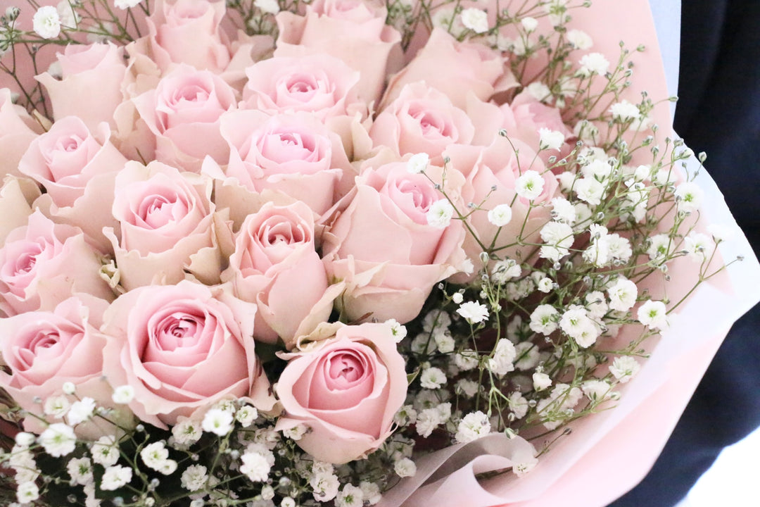 ピンク色バラとカスミソウの花束（20本）