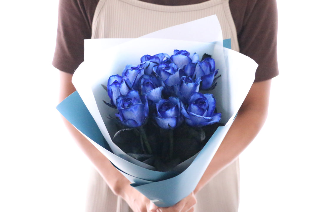 11本の青いバラの花束