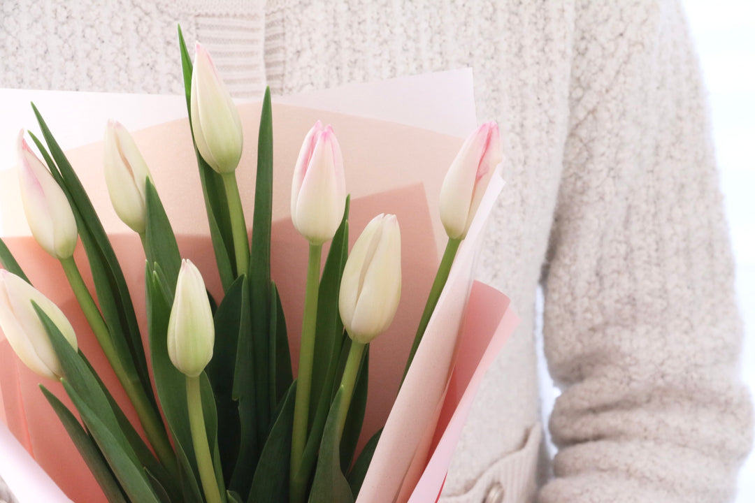淡いピンクのチューリップの花束（8本）