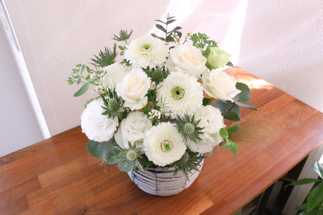 白・グリーンのアレンジメント 9,000円