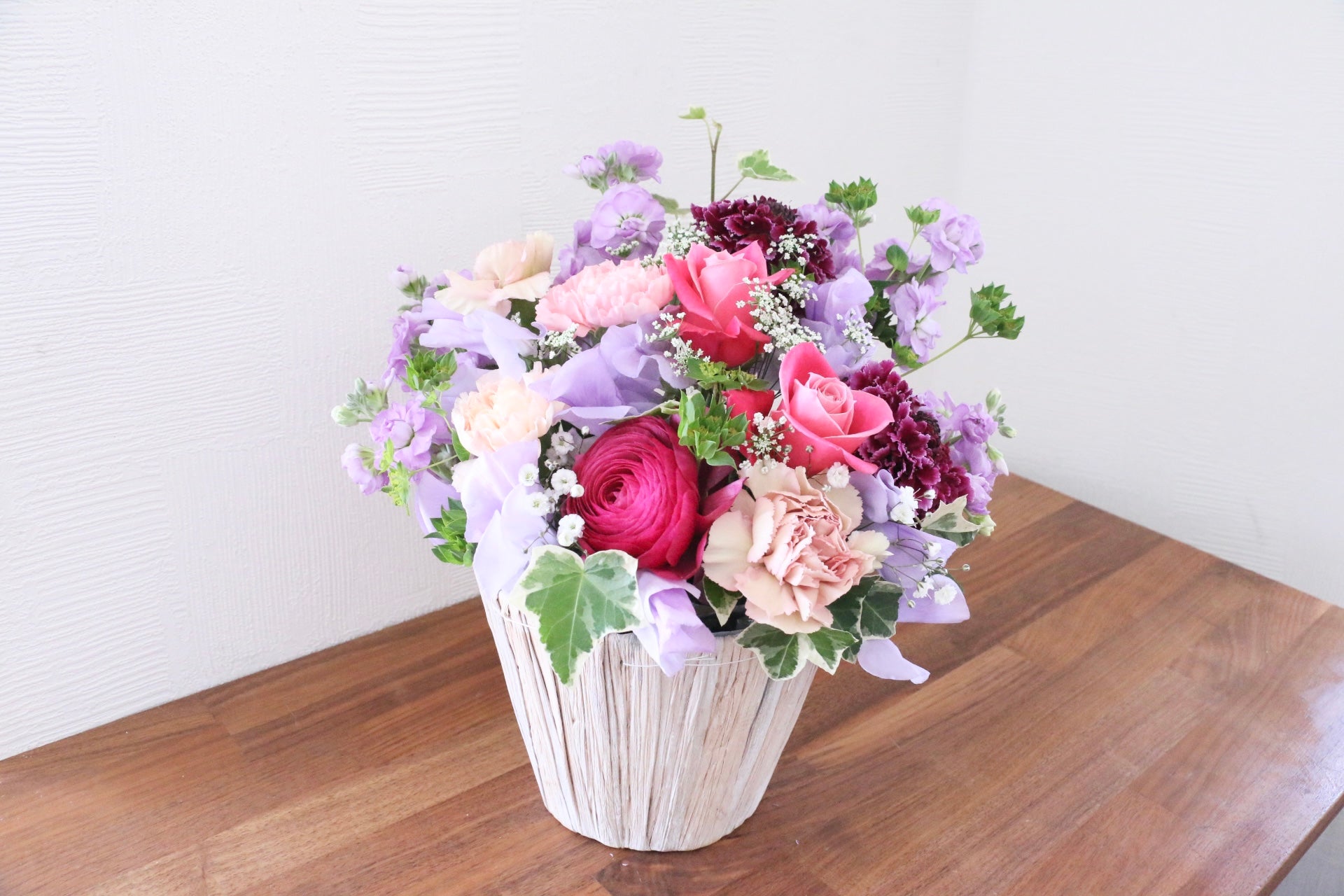 紫・ピンクのアレンジメント 8,000円 – 花・花束の通販サイト
