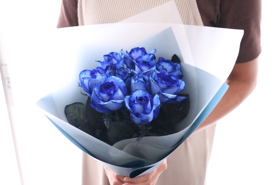 10本の青いバラの花束