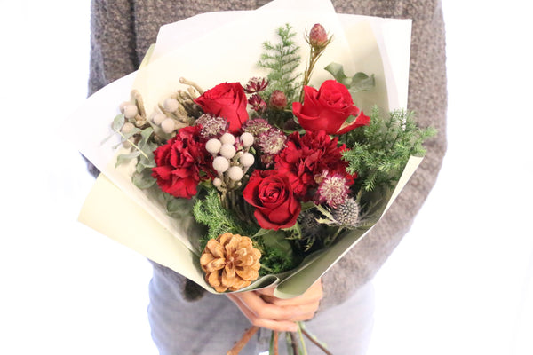 クリスマスの赤いバラ入り花束　Mサイズ　5,000円