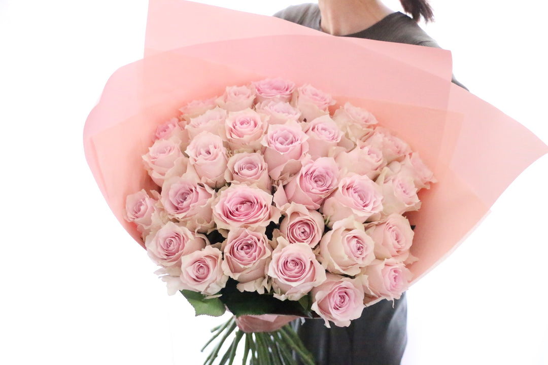 32本のピンク色のバラの花束