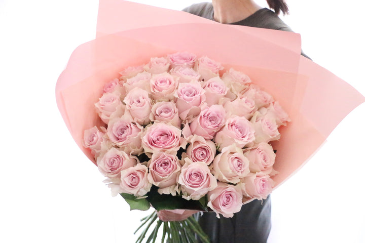 32本のピンク色のバラの花束