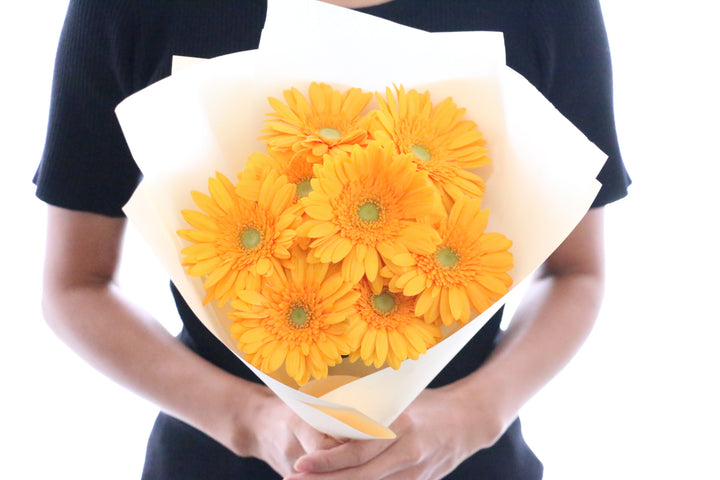 オレンジ色のガーベラの花束（8本）-あなたの思いやりに感謝します