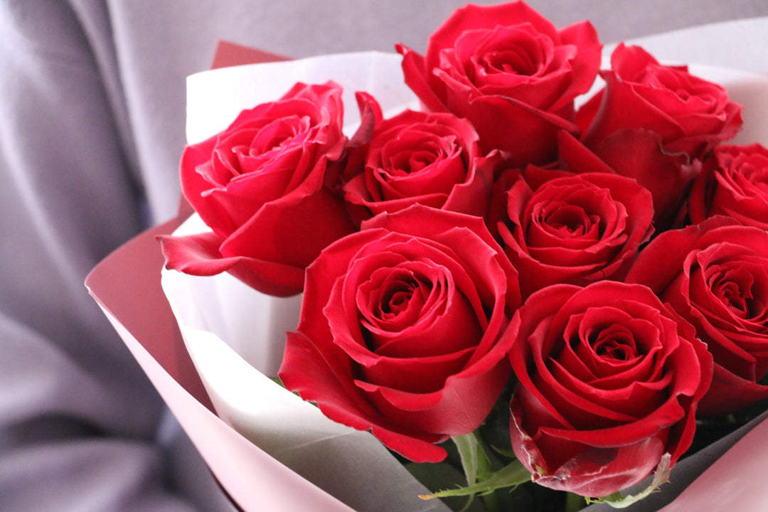 9本の赤いバラの花束-いつまでも一緒にいてください