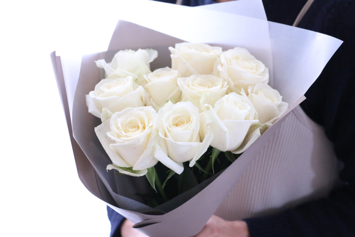 11本の白色バラの花束-最愛