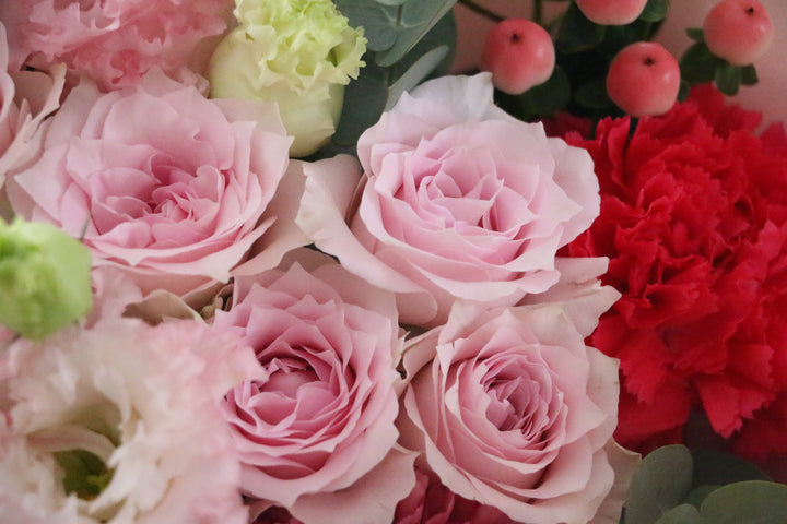 ピンク色バラ入りの花束 Mサイズ 8,000円